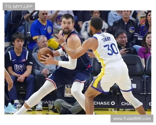 黄蜂主帅称赞三球防守表现认为其拼劲能激励全队士气