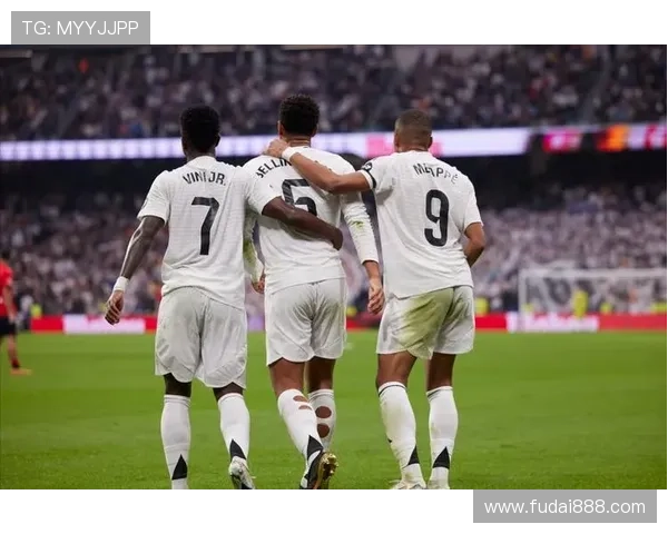 姆巴佩荣获欧洲金靴奖贝林厄姆晒全队合影祝贺兄弟荣耀时刻